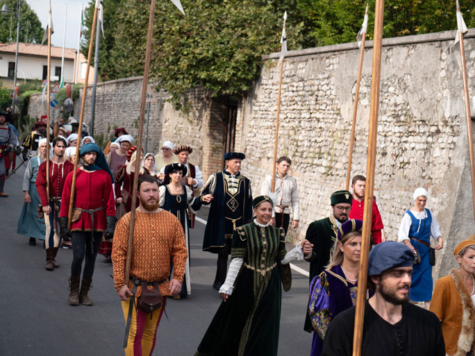 ORDENONE TORRE LA GIOSTRA DEI CASTELLI RIEVOCAZIONE STORICA  CORTEO MEDIEVALE