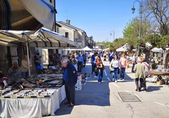 Portobuffolè Mercatino Antiquariato e Collezionismo bancarelle