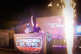 anni 90 con DJ ANDREA GLAMN 
e LA MACCHINA DEL TEMPO