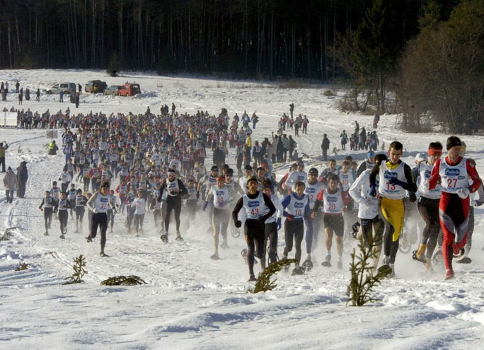 la ciaspolada della val di non corsa sulla neve